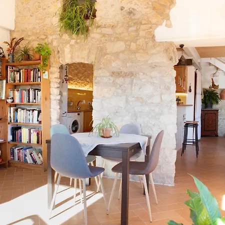 Casa Artistica I Acollidora A *